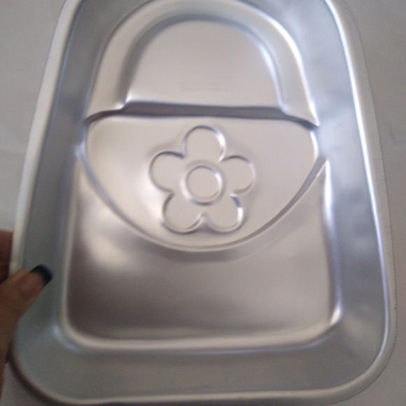 Wilton 2007 Purse Cake Pan - Picture 2 of 8